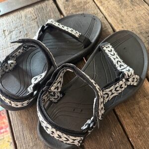 Teva Sandals black/ white sz 9